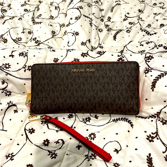 Michael Kors large zip walket brown with red trim - Picture 1 of 2